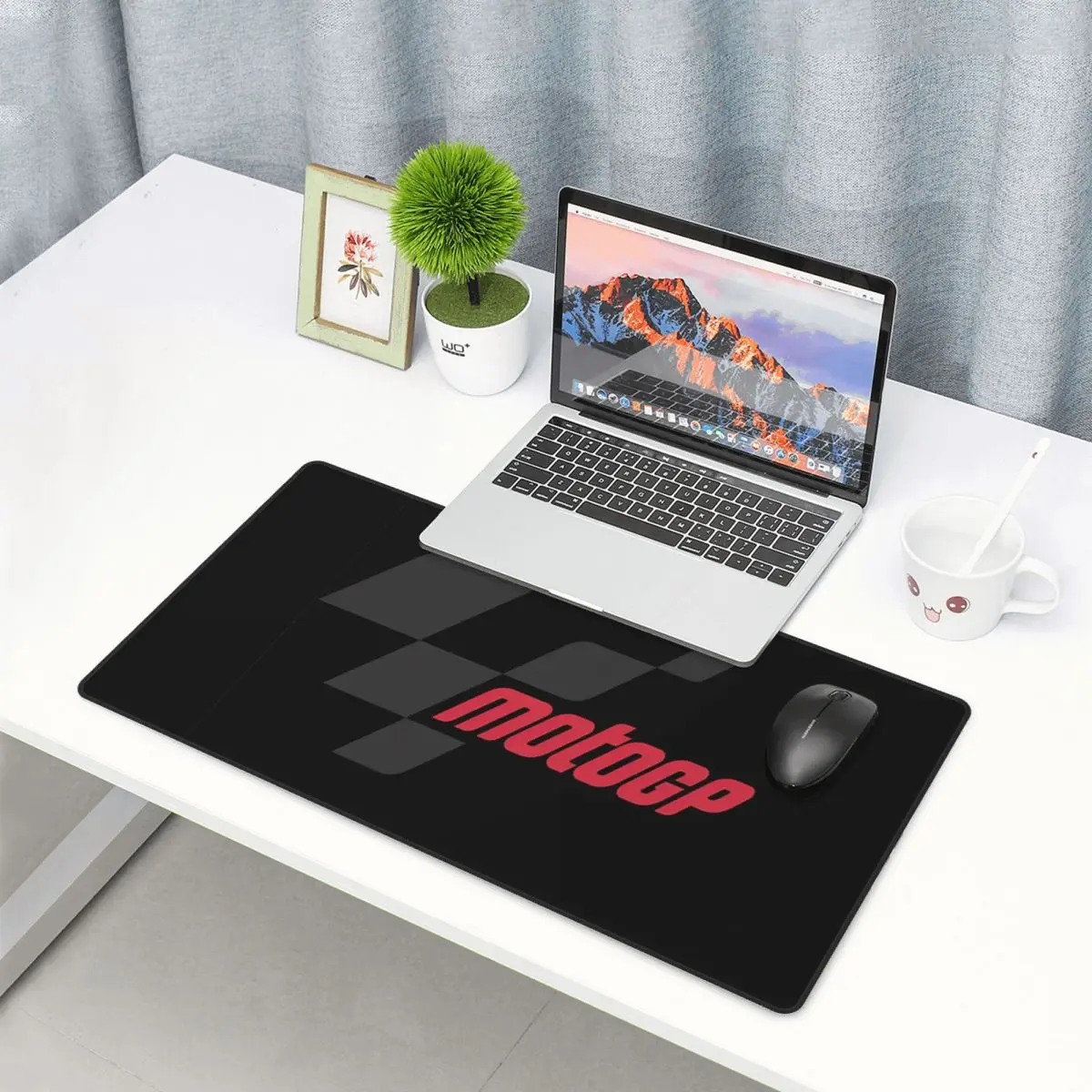 Essential Gaming Accessories - لوحة ماوس كبيرة بشعار موتو جي